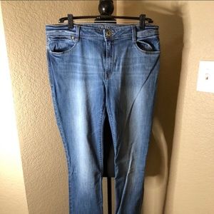 DL1961 high rise straight leg